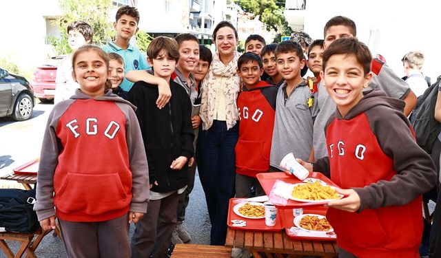 Selçuk’ta öğrenciler için mobil lokantalar yola çıktı… Öğle yemeği sadece 30 TL