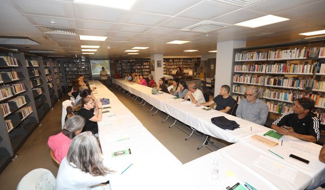 Selçuk’ta kitapseverler bir araya geldi… Kuyucaklı Yusuf konuşuldu