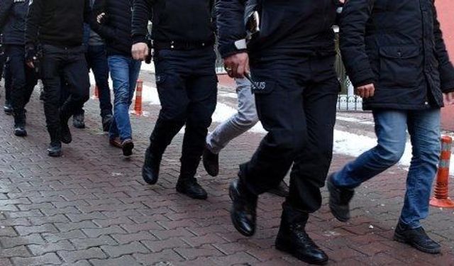 İzmir'de FETÖ operasyonu: 21 kişi gözaltında