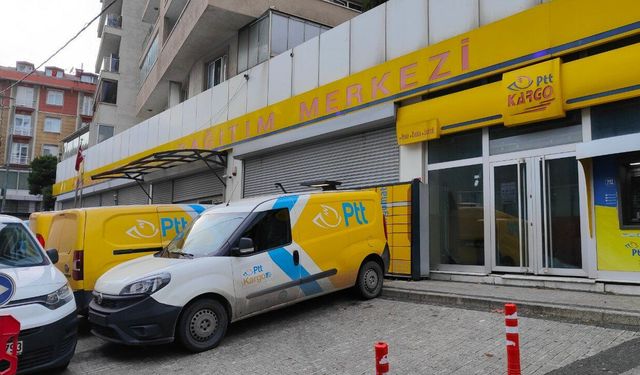 İzmir PTT’de dağıtım krizi: Kargolar günlerdir teslim edilmiyor!