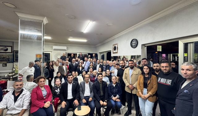 İzmir CHP’ye katılım sürüyor: Bayraklı ’da yeni üyeler katıldı