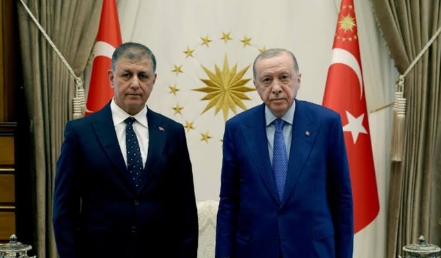 Saymaz Tugay’ın AKP’ye geçişine saat verdi: Rozeti Erdoğan takacak
