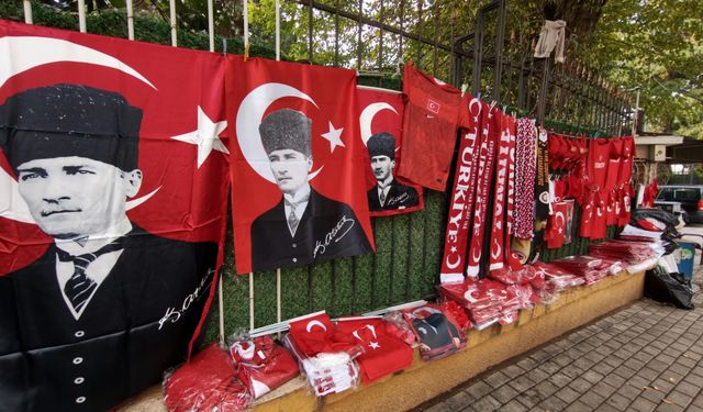 Cumhuriyet kutlamalarının öteki yüzü… Elde kalan bayraklar