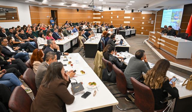 Bornova’da hizmet seferberliği: Eşki, bürokratlarıyla strateji toplantısında buluştu