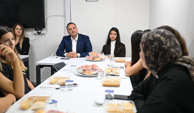 Eşki’den kız öğrencilere ziyaret: Ben sizin abinizim