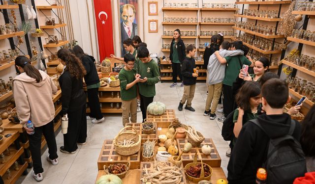 Bornova’da anlamlı buluşma… Geleceğin bilinci tohuma filizlendi