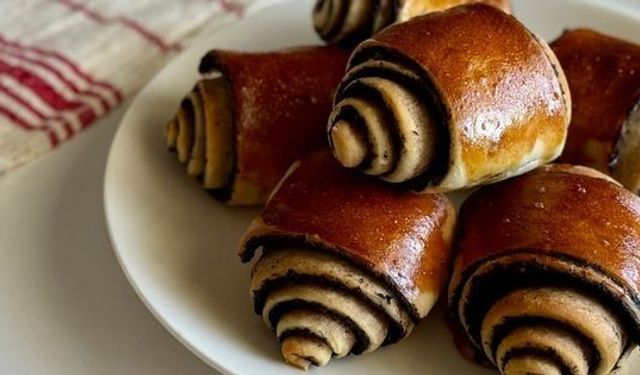 Fırından çıkar çıkmaz bitecek… Zeytin ezmeli puf puf poğaça tarifi