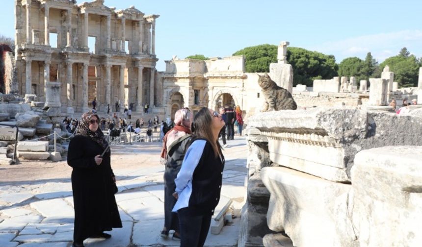 Başkan Sengel'in çağrısı karşılık buldu: Yurttaşlardan Efes Selçuk fotoğrafları