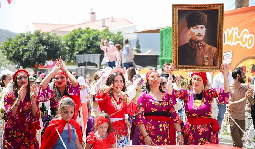 İzmir’in en renkli festivaline tüm Türkiye koştu: Alaçatı Ot Festivali milyonları ağırladı