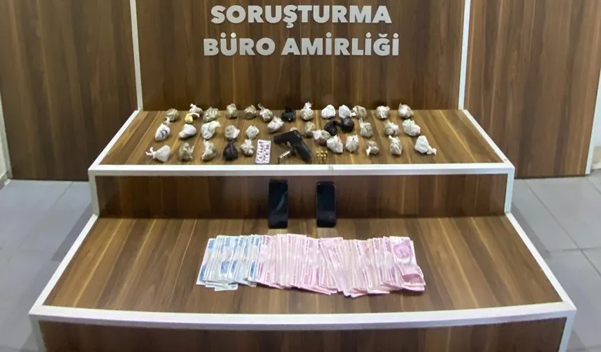 Gaziemir'de uyuşturucu operasyonu: Satıcının üstünden 24 bin lira çıktı!