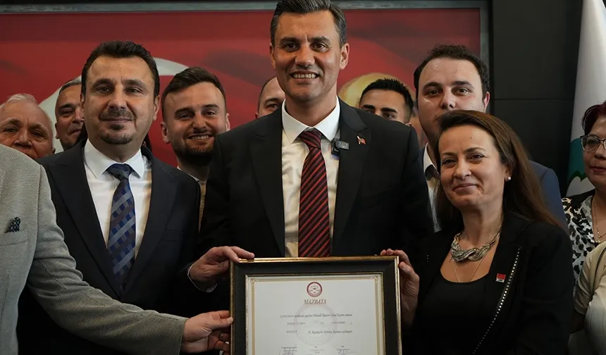 Mazbatasını alan CHP’li Manisa Büyükşehir Belediye Başkanı Zeyrek görevi devraldı
