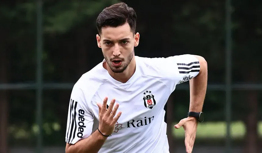 Beşiktaş'tan açıklama: Genç isimle sözleşme uzatıldı