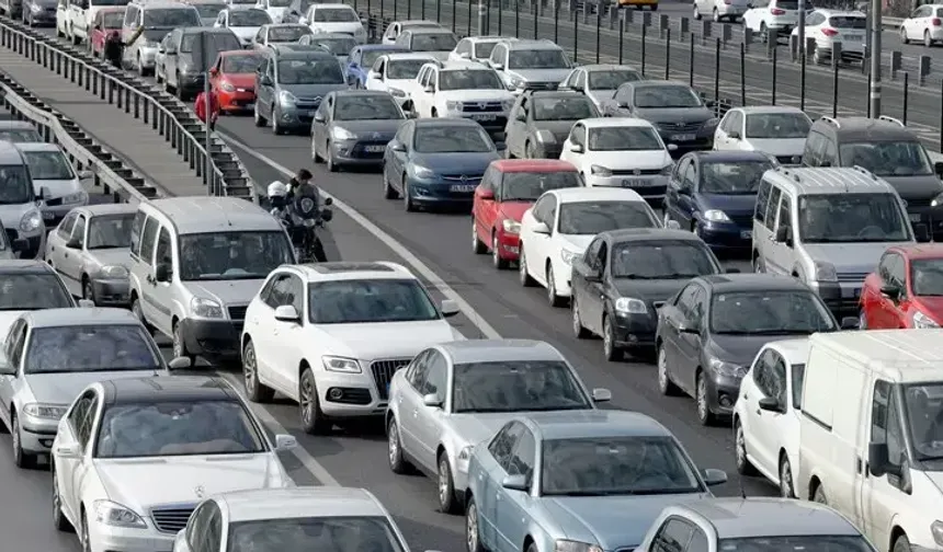 Araçlar için yeni yönetmelik: Takmayan trafiğe çıkamayacak