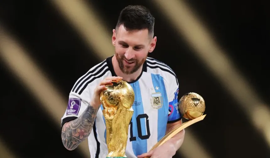 Rekorların adamı Messi: Kariyerinin 45. kupasını kaldırdı