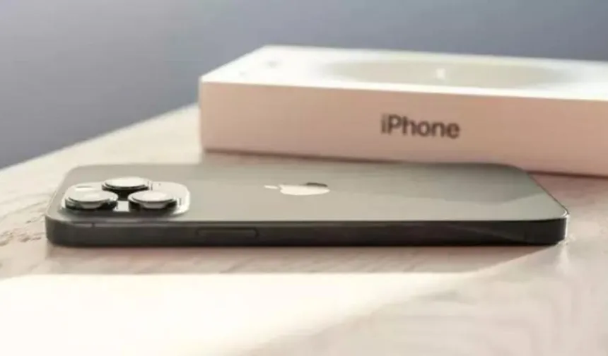 iPhone fiyatları artabilir! Apple, ekran tedarikçisini değiştiriyor