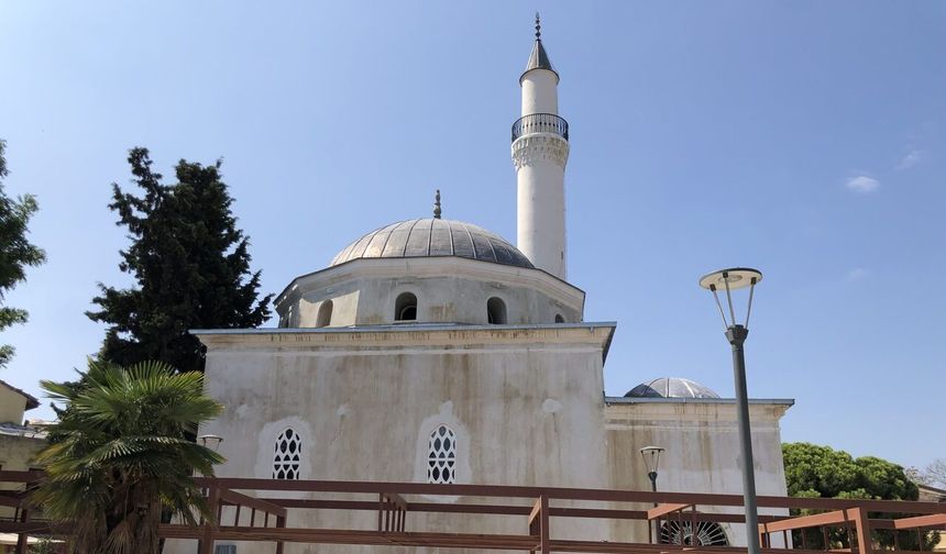 İzmir'de bulunduğu meydana adını veren eser: Hatuniye Camii nerede, nasıl gidilir?