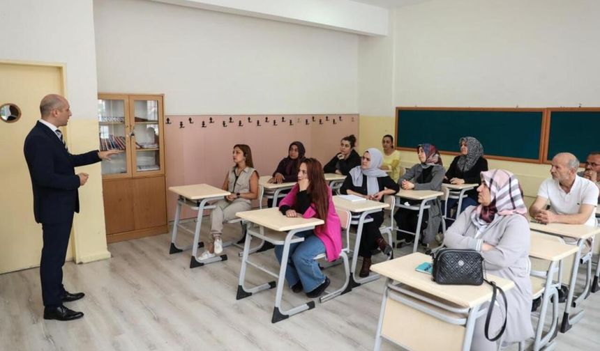 MEB'den aile eğitim programı: Türkiye Yüzyılı Maarif Modeli tanıtılacak