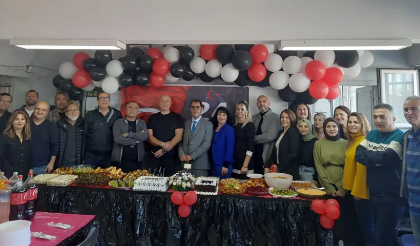 İzmir Selma Yiğitalp Anadolu Lisesi’nde anlamlı Öğretmenler Günü kutlaması