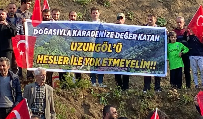 Turizmciler ve yöre halkı Uzungöl'de yapılacak HES'i protesto etti