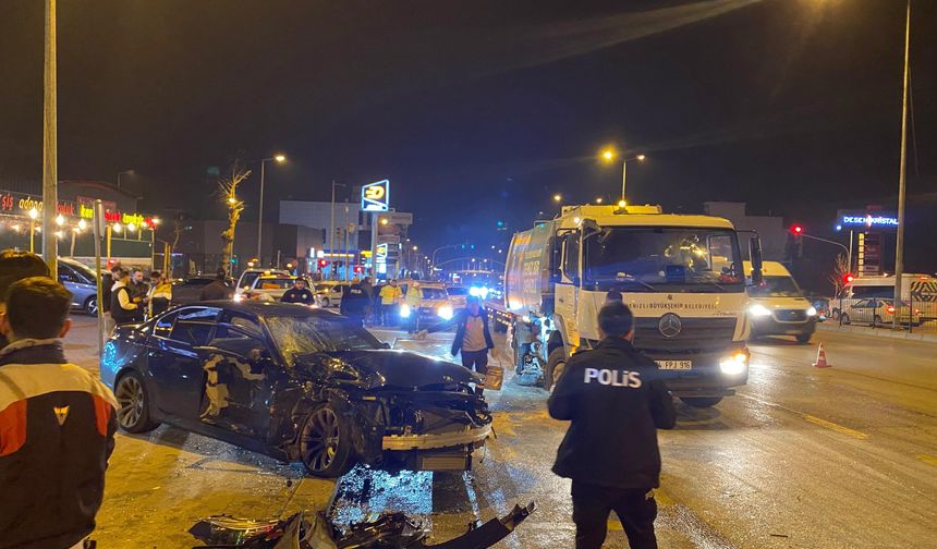 Denizli'de kaza: 4 araç birbirine girdi, sürücünün yaptığı pes dedirtti