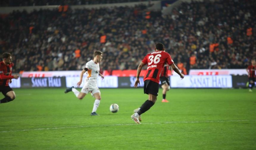 Galatasaray liderliği bırakmıyor: 1-0