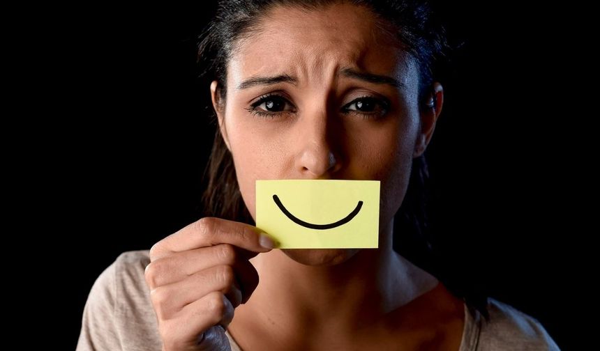 Gülümseyen depresyon nedir? Gülümseyen depresyonun belirtileri nelerdir?