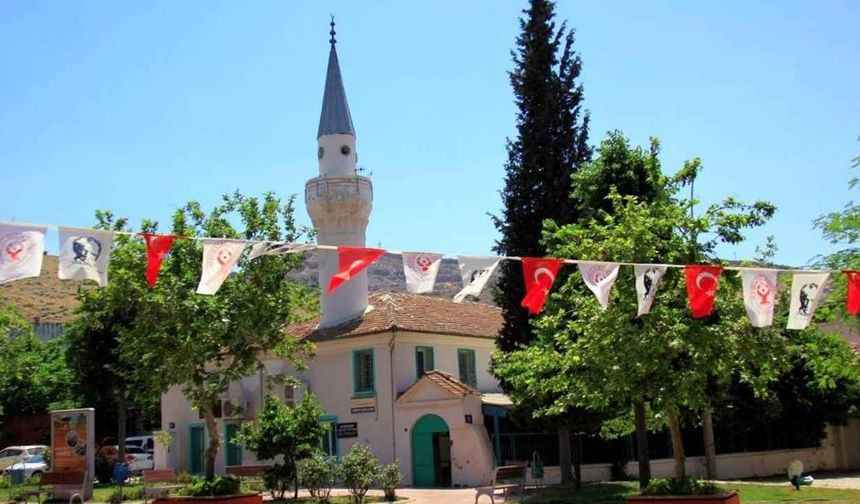 İzmir’in tarihi öneme sahip değerli camilerinden: Işıkkent Çarşı Camii