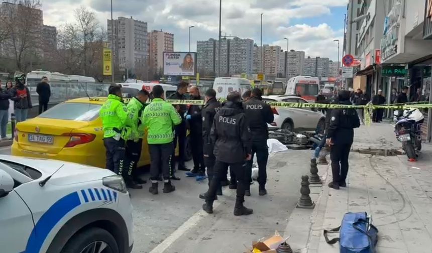 Taksiye binmek istedi, motosiklet çarptı: Genç kadın olay yerinde hayatını kaybetti