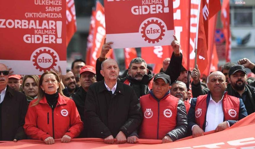 DİSK, İmamoğlu’nun gözaltına alınmasını protesto etti: Demokrasi yoksa ekmek de yoktur