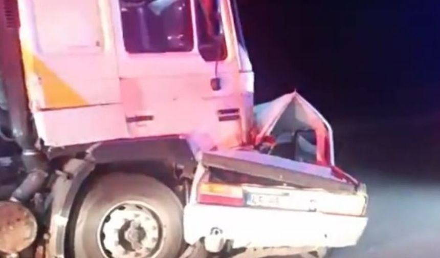 Tır ile otomobil kafa kafaya çarpıştı: 1 kişi hayatını kaybetti