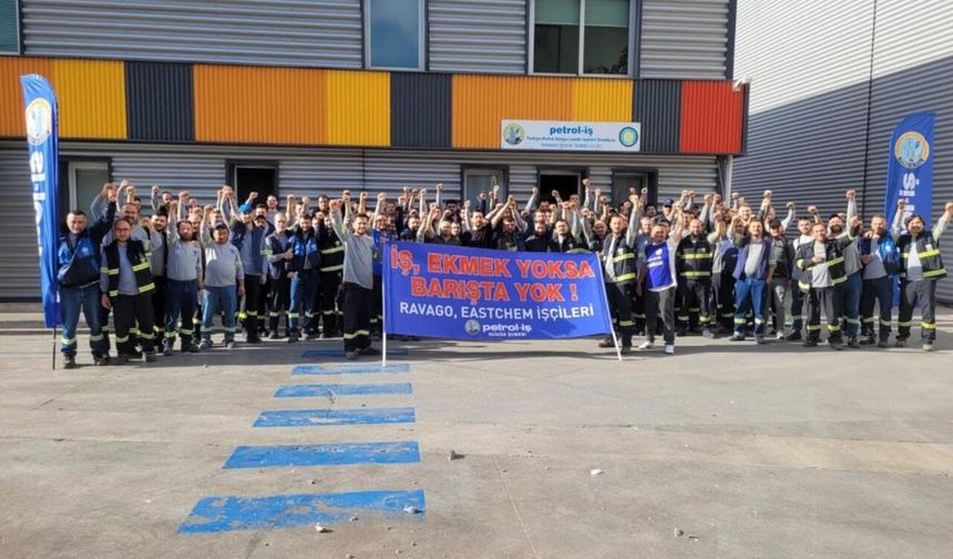 Ravago işçileri oturma eylemi başlattı: Ya taleplerimize kulak verirsiniz ya da direnişe şahit olursunuz