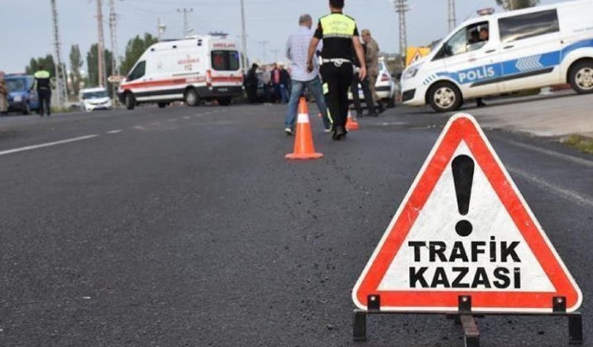 İzmir’in o güzergahında 3 araçlı zincirleme kaza: Yaralı var, trafik kilitlendi