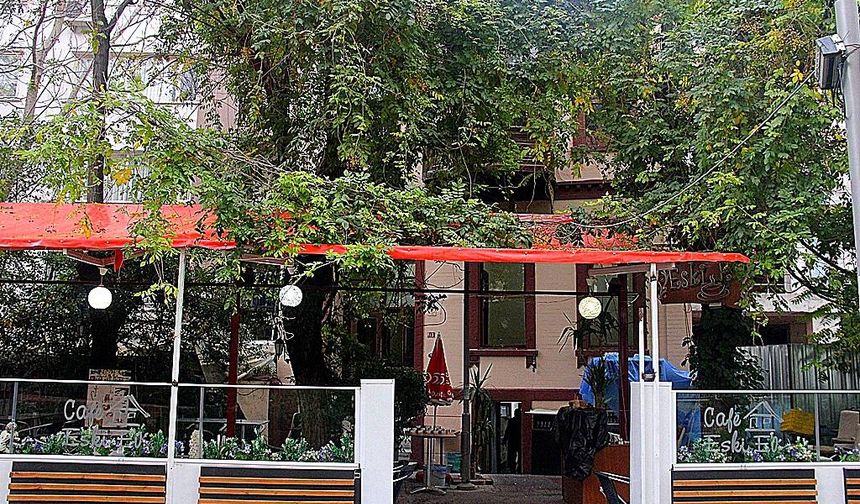 Ahşap cumbası, ferforje detayları dikkat çekiyor: İzmir 200 yıllık tarihi mirası