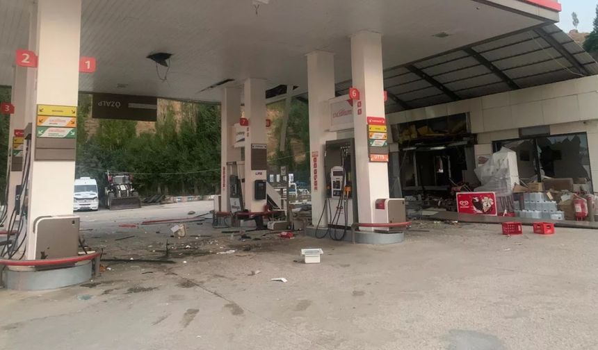 Akaryakıt istasyonunda şiddetli patlama: 1 kişi ağır yaralandı