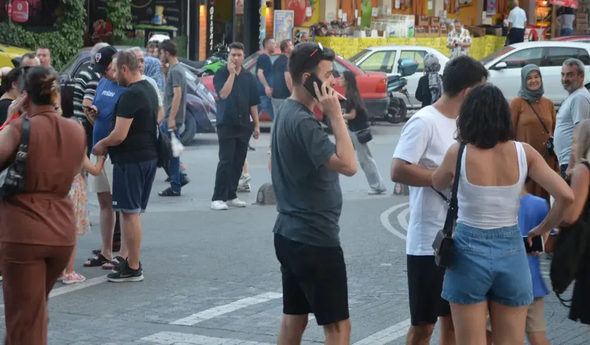 Balıkesir'de deprem: Bakan açıkladı, yaralılar var