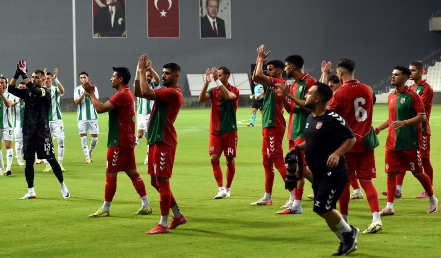 Karşıyaka üst ligdeki rakibini mağlup etti: Sezon açılış töreninde büyük coşku!