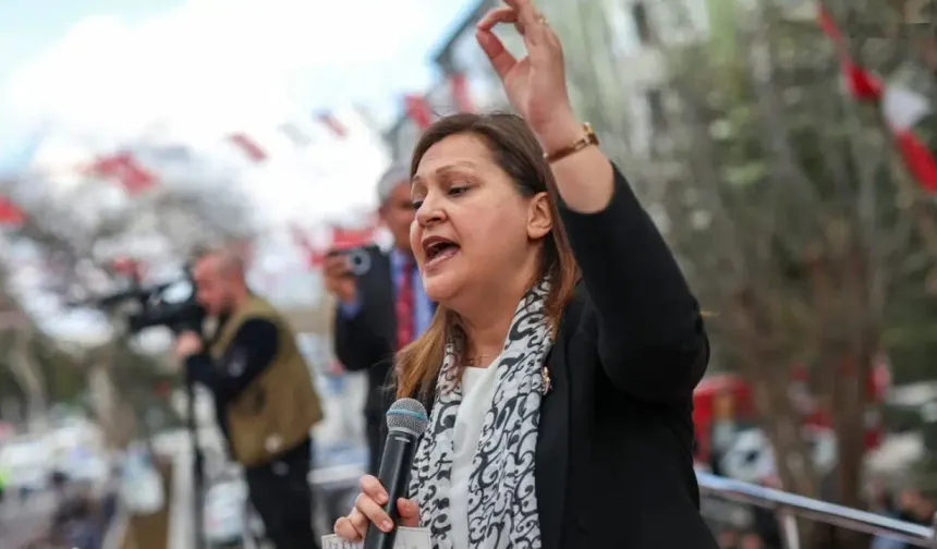 Burcu Köksal 7 meclis üyesini AKP'ye götürüyor: Çok huzurluyum, içim çok rahat