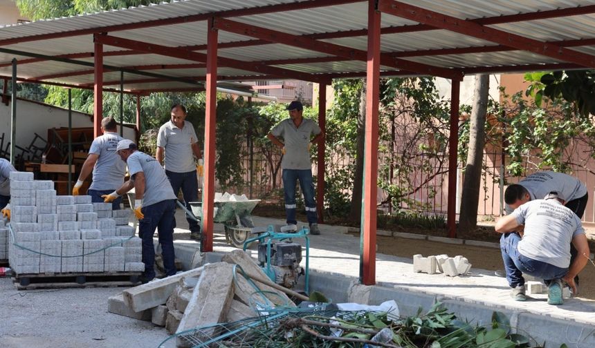 Bayraklı’da okullar baştan aşağı yenilendi