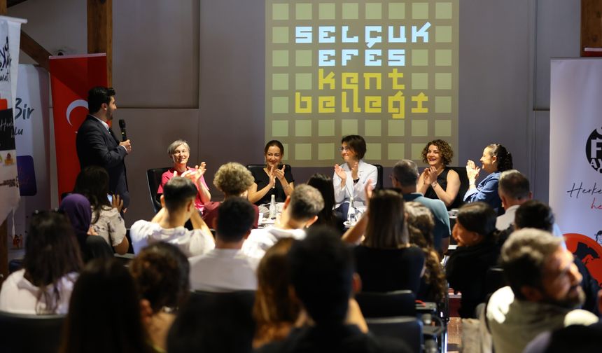 Efes Selçuk'ta anlamlı söyleşi... 'Siyasette Kadın Olmak' konusu işlendi