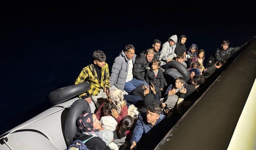 Dikili açıklarında 18’i çocuk 36 düzensiz göçmen kurtarıldı