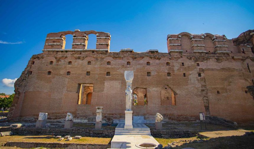 İzmir'in tarihine ışık tutuyor: Pergamon'un Kızıl Avlu'su, çalışmaların ardından ziyaretçilere açılacak