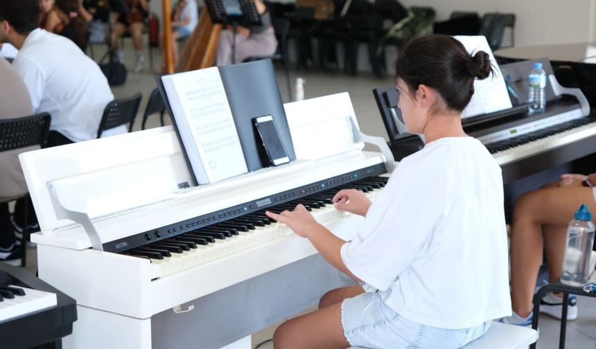 Narlıdere'de Çocuk Senfoni Orkestrası yeni döneme başladı!