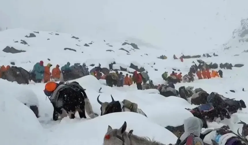 Everest’te fırtına: Dağcıları kurtarmak için zamana karşı yarış var!