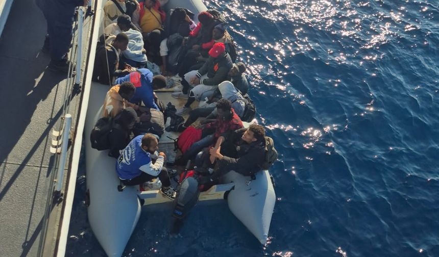 Dikili'de göçmen operasyonu: Çok sayıda kişi kurtarıldı