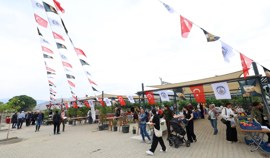 Efes Selçuk’ta Üretici Pazarı açıldı: Doğal ürünler vatandaşla buluştu
