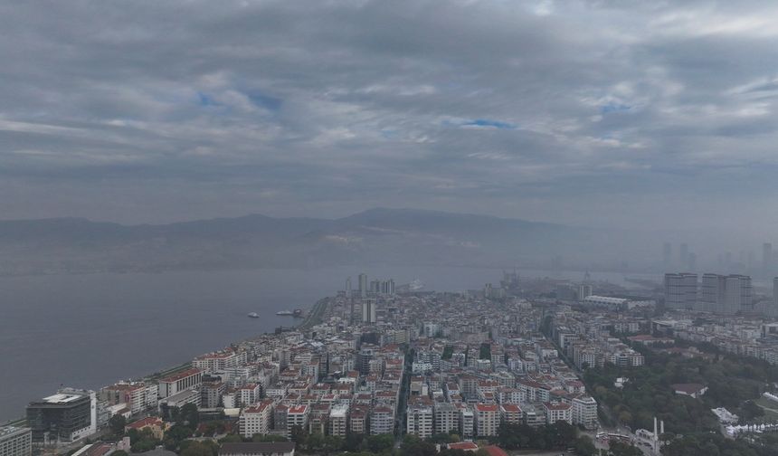 İzmir'de sis etkili oldu: Dikkat çeken görüntüler!