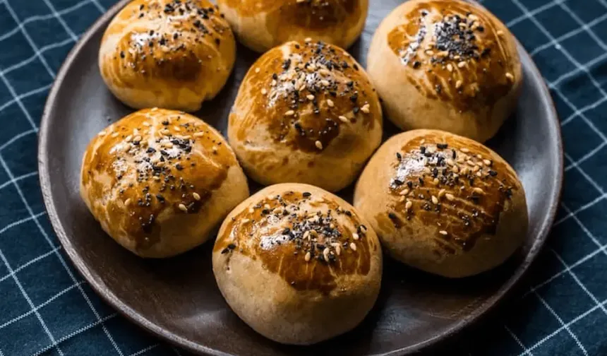 Ege’nin sofralarından: Yumuşacık ve otlu Ege poğaçası tarifi