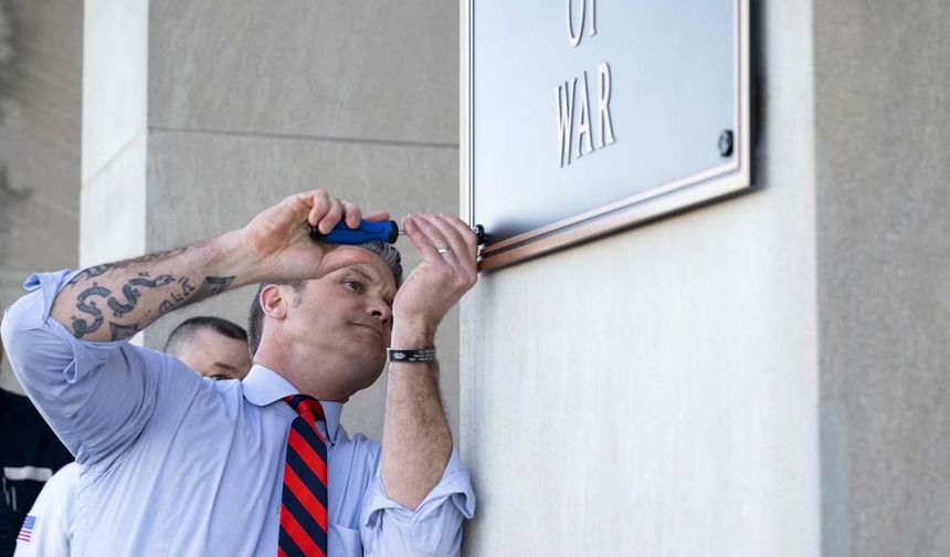 Trump’tan dünyaya mesaj: Adı artık Savunma Bakanlığı değil!