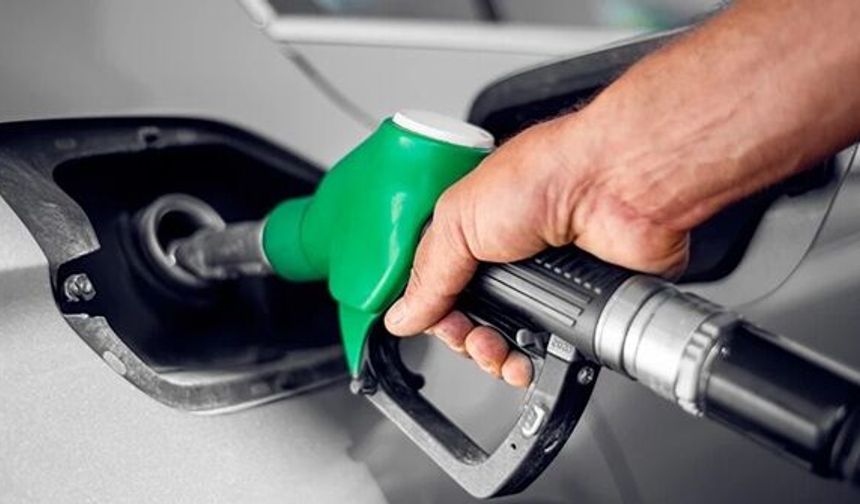 Motorine bir haftada üçüncü zam… Tabela yeniden değişiyor!