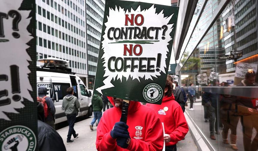 Hakları için sokaktalar: Starbucks’ta süresiz grev!